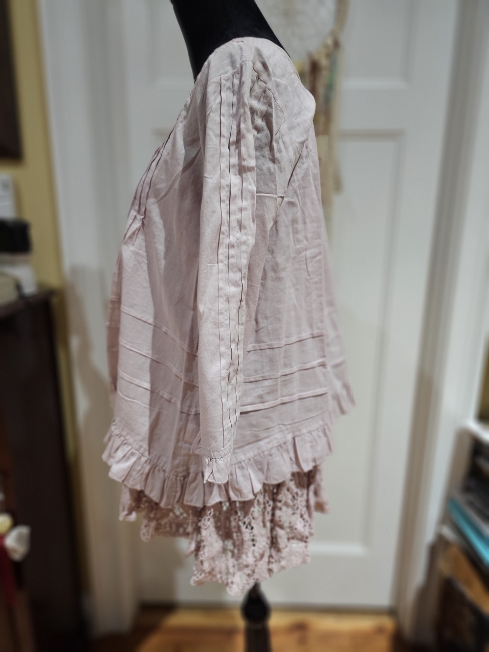 Women's Crochet-Trim V-Neck Tunic Top in Dusty Lilac, NWT - Picture 3 of 12